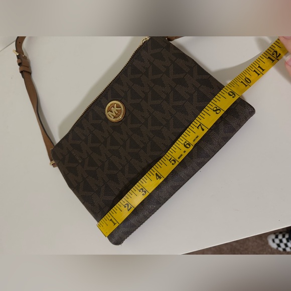 Michael Kors - Fulton Double Zip Crossbody / Jet Set Print - Picture 3 of 9